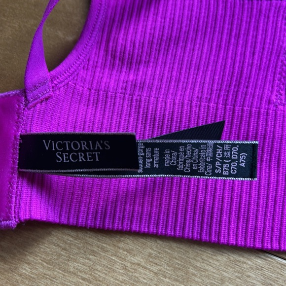 NWT Victoria Secret Sports Bra - Picture 5 of 7
